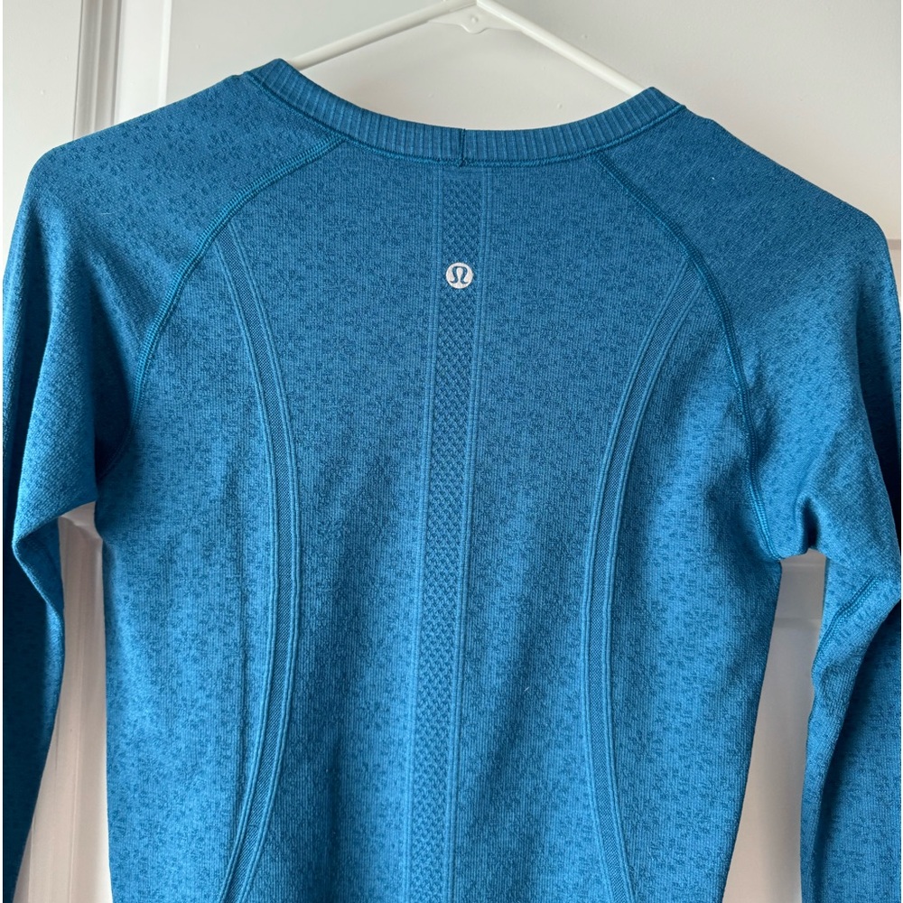 Blue long sleeve lulu shirt